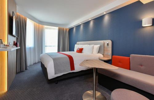 Quartier Saint-Clement - Jardin des Plantes Hotel | Stylish Stay at Holiday Inn Express Rouen Centre Rive Gauche