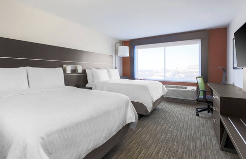 O'Hare Hotel | Discover Holiday Inn Express & Suites near O'Hare Airport