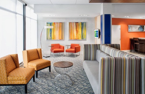 Peoria Hotel | Exceptional Stay at Holiday Inn Express & Suites East Peoria
