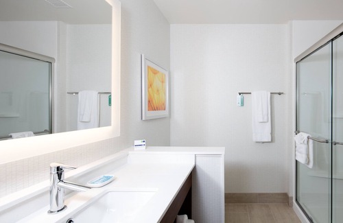 Peoria Hotel | Exceptional Stay at Holiday Inn Express & Suites East Peoria