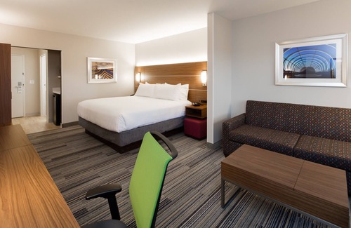 Peoria Hotel | Exceptional Stay at Holiday Inn Express & Suites East Peoria