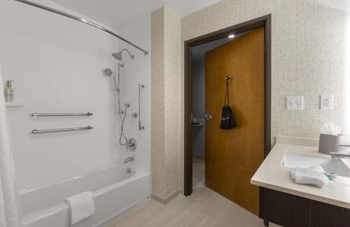 Cape Fear Hotel | Relaxing Stay at Holiday Inn Express & Suites Fayetteville South
