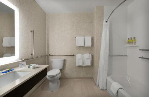 Cape Fear Hotel | Relaxing Stay at Holiday Inn Express & Suites Fayetteville South