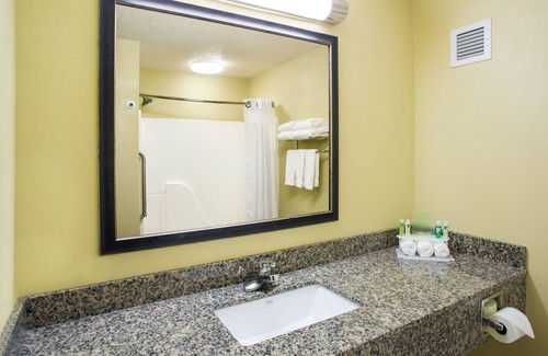 Martinsville Hotel | Comfortable Stay at Holiday Inn Express & Suites Martinsville