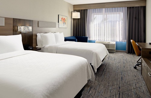 Palm Desert Hotel | Eco-Friendly Holiday Inn Express & Suites Palm Desert