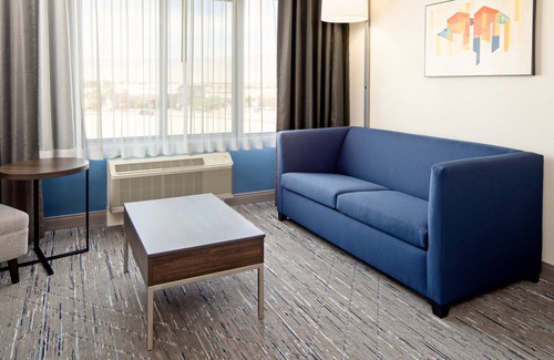 Palm Desert Hotel | Eco-Friendly Holiday Inn Express & Suites Palm Desert