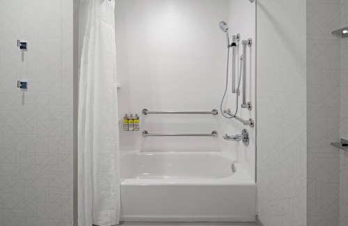 Palm Desert Hotel | Eco-Friendly Holiday Inn Express & Suites Palm Desert