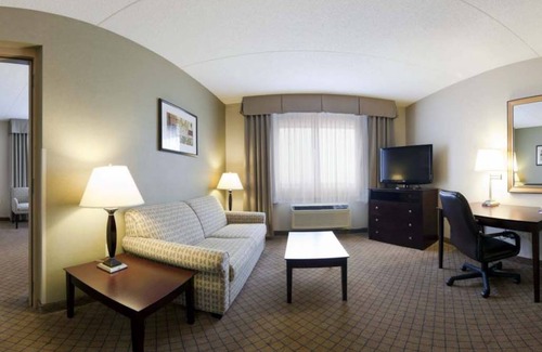 Sault Ste. Marie Hotel | Top-Rated Holiday Inn Express Sault Ste. Marie Awaits You