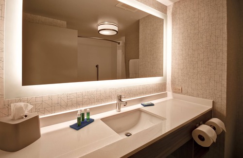 Schererville Hotel | Inviting Holiday Inn Express & Suites Schererville Awaits