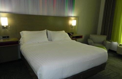 Shippensburg Hotel | Pet-Friendly Holiday Inn Express & Suites Shippensburg