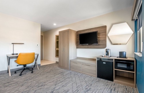 National City Hotel | Relaxing Stay at Holiday Inn Express San Diego South