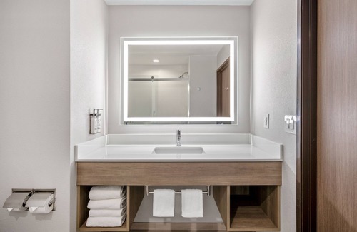 National City Hotel | Relaxing Stay at Holiday Inn Express San Diego South