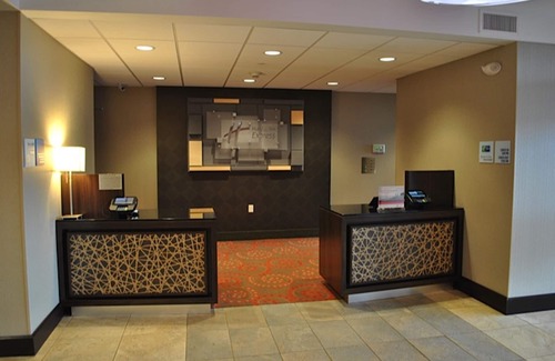 Salem Hotel | Comfortable Stay at Holiday Inn Express Salem with Pool