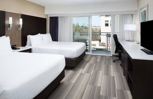 Cortez Hill Hotel | Discover Holiday Inn Express San Diego Downtown: Family-Friendly Stay