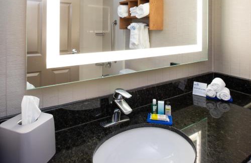 Burlingame Hotel | Oceanfront Retreat at Holiday Inn Express San Francisco Airport