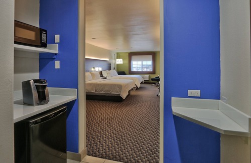 Santa Rosa Hotel | Discover Holiday Inn Express Santa Rosa: Family-Friendly Stay