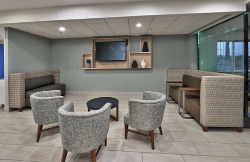 Santa Rosa Hotel | Discover Holiday Inn Express Santa Rosa: Family-Friendly Stay