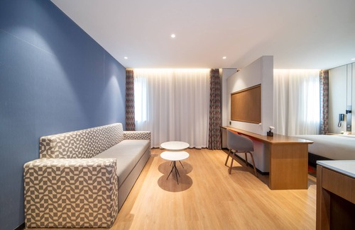 Minhang Hotel | Relax at Holiday Inn Express Shanghai Pujiang Lianhang Road