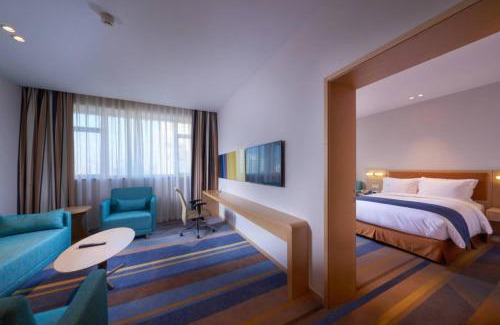 Putuo Hotel | Budget-Friendly Stay at Holiday Inn Express Shanghai Zhenping