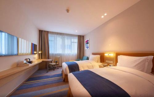 Putuo Hotel | Budget-Friendly Stay at Holiday Inn Express Shanghai Zhenping