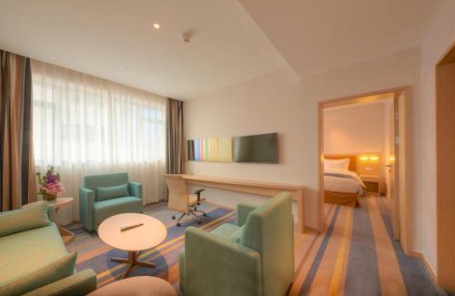 Putuo Hotel | Budget-Friendly Stay at Holiday Inn Express Shanghai Zhenping