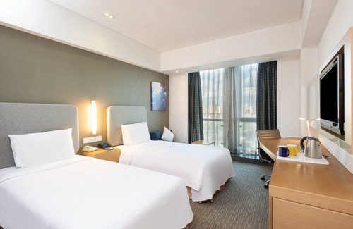 Putuo Hotel | Comfortable Stay at Holiday Inn Express Shanghai Jinsha