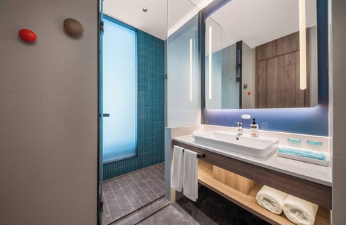 Futian Hotel | Top-Rated Holiday Inn Express Shenzhen Futian Center Hotel
