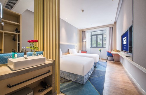 Nanshan Hotel | Discover Holiday Inn Express Shenzhen Nanshan: Family-Friendly Comfort