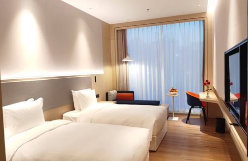 Nanshan Hotel | Discover Holiday Inn Express Shenzhen Nanshan: Family-Friendly Comfort