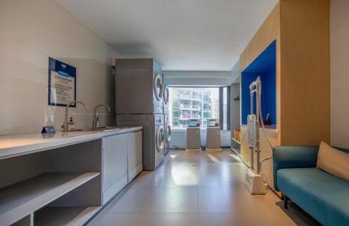 Luohu Hotel | Comfortable Stay at Holiday Inn Express Shenzhen Dongmen