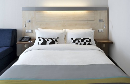 Singen Hotel | Convenient Stay at Holiday Inn Express Singen with Breakfast