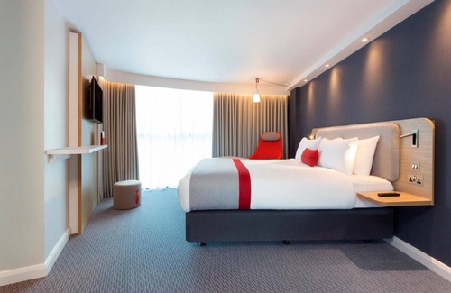 West End Hotel | Relaxing Stay at Holiday Inn Express Southampton M27 Jct7