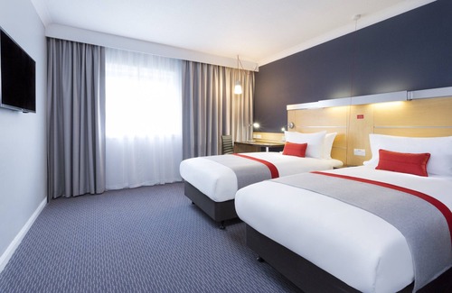 West End Hotel | Relaxing Stay at Holiday Inn Express Southampton M27 Jct7