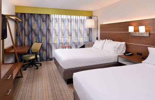 Springfield Hotel | Convenient Holiday Inn Express Springfield with Great Amenities