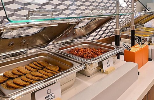 Bourbonnais Hotel | Inviting Holiday Inn Express & Suites - Bourbonnais East Hotel