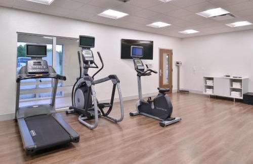 Carter Lake Hotel | Discover Holiday Inn Express & Suites Omaha Airport