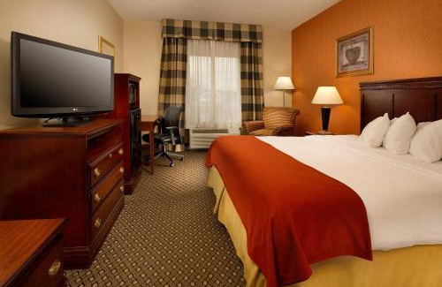 Chambersburg Hotel | Comfortable Stay at Holiday Inn Express & Suites Chambersburg