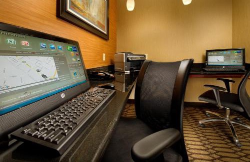 Chambersburg Hotel | Comfortable Stay at Holiday Inn Express & Suites Chambersburg