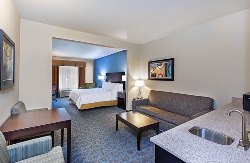 Floresville Hotel | Comfort and Convenience at Holiday Inn Express Floresville