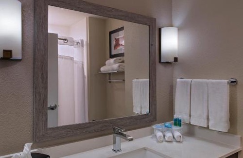 Rock Harbour Hotel | Relax at Holiday Inn Express & Suites Austin NW - Top Rated Stay