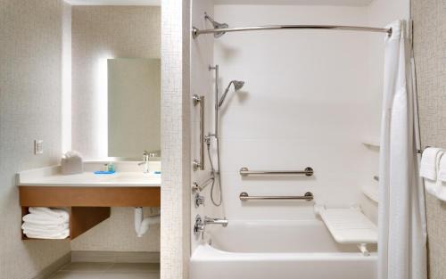 Gainesville Hotel | Discover Comfort at Holiday Inn Express & Suites Gainesville
