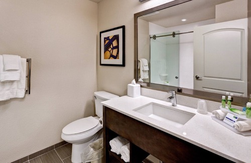 Great Bend Hotel | Experience Comfort at Holiday Inn Express & Suites Great Bend