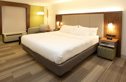 Newport News Hotel | Discover Holiday Inn Express & Suites Newport News Today
