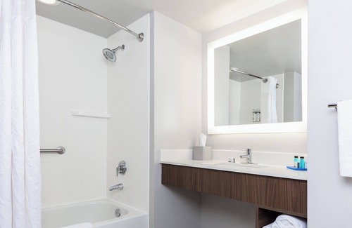 Newport News Hotel | Discover Holiday Inn Express & Suites Newport News Today