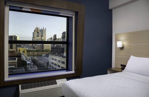 North Shore Hotel | Comfortable Stay at Holiday Inn Express Pittsburgh North Shore