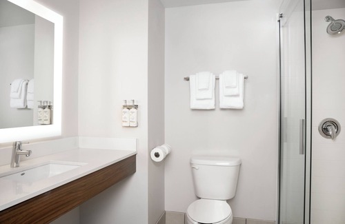 North Shore Hotel | Comfortable Stay at Holiday Inn Express Pittsburgh North Shore