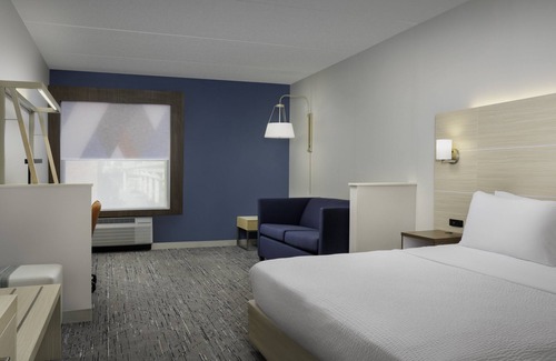 North Shore Hotel | Comfortable Stay at Holiday Inn Express Pittsburgh North Shore