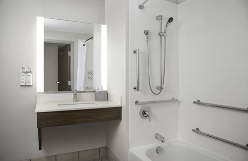 North Shore Hotel | Comfortable Stay at Holiday Inn Express Pittsburgh North Shore