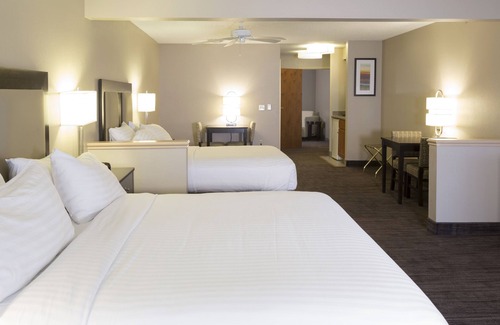 Saint Joseph Hotel | Discover Holiday Inn Express & Suites St Joseph - Guest Rated 9/10