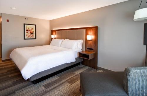 Schererville Hotel | Modern Comfort at Holiday Inn Express & Suites Schererville